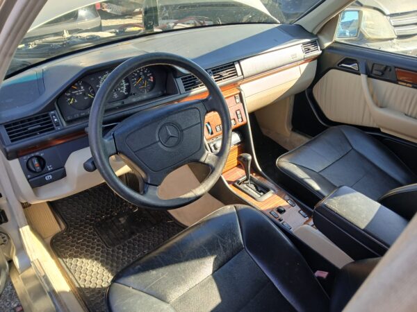 3008295 - Image 6